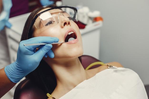 牙齿校正的一般费用_牙齿校正要多长时间_23岁牙齿不齐怎么校正术