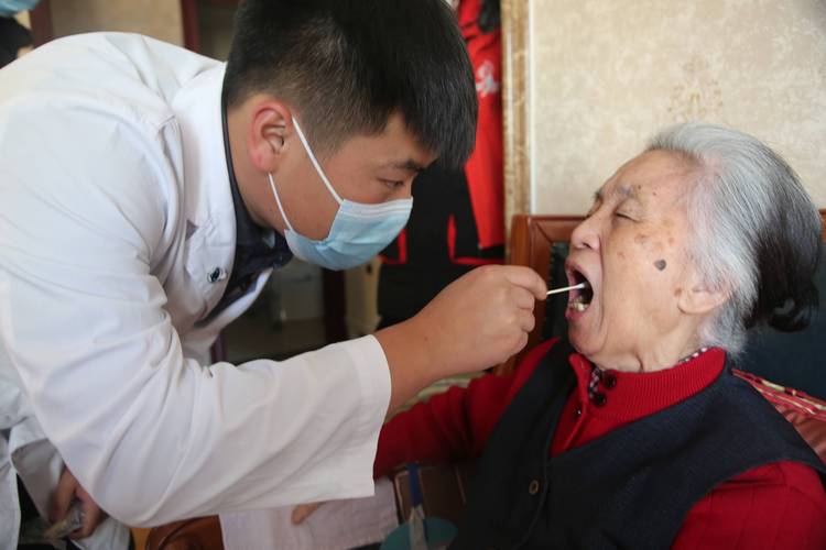 深圳做口腔护理到底有没有用?普通人这么做就对了